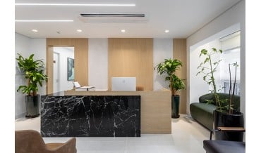 Clínica de 85m² em Moema aposta em design acolhedor para transformar a experiência do paciente