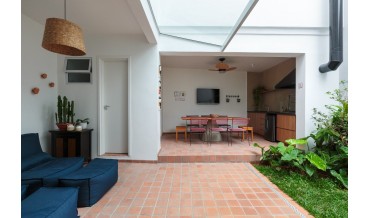 Estúdio Maré transforma casa em São Paulo com design contemporâneo e funcional