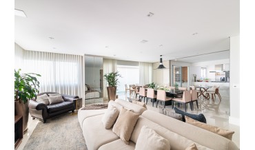 Integração e soluções inteligentes transformam apartamento de 240 m²