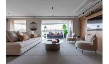Apartamento tem marcenaria personalizada para família com crianças pequenas