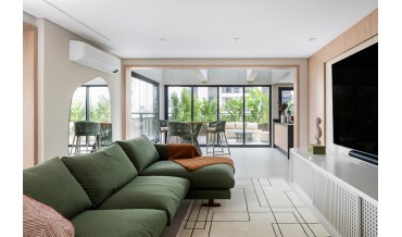 Refúgio urbano: Érica Salguero cria ambientes de lazer e área gourmet para toda a família em um apartamento duplex