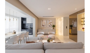 Aconchego sem madeira em apartamento sofisticado criado por Sabrina Salles