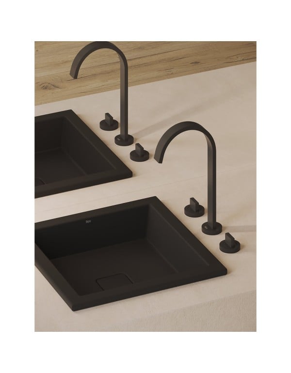 Misturador para Lavatorio de Mesa 3 Furos Bica Alta com Valvula de Escoamento para Agua Quente e Fria Linha Roca Flow Acabamento Matte Black Preto Fosco B5010F3R0B